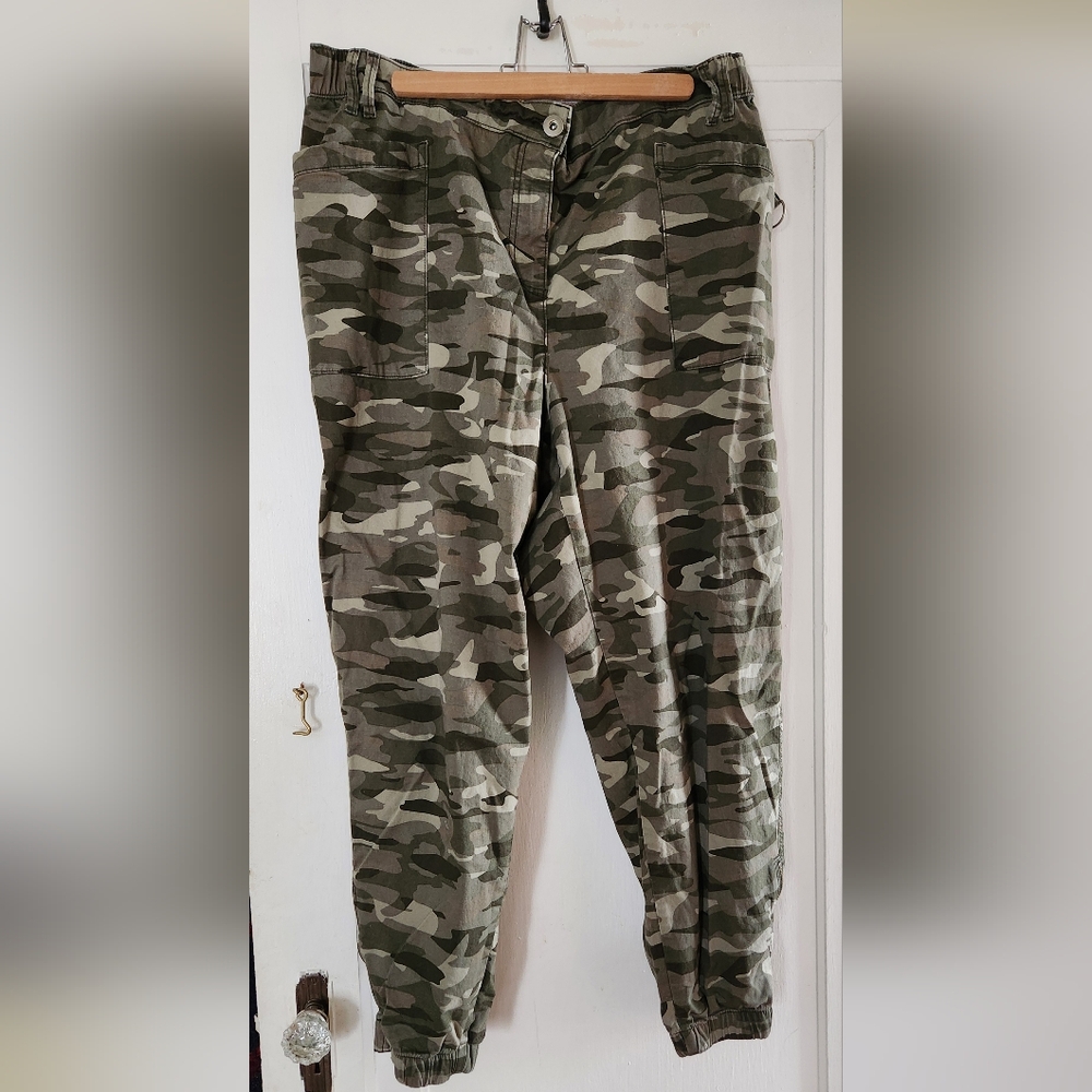 Addition Elle Olive Camo Pants